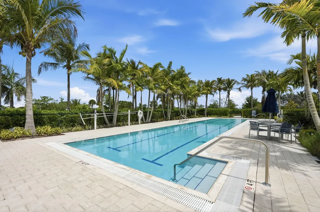 10550 Northbrook Circle Palm Beach Gardens FL 33412