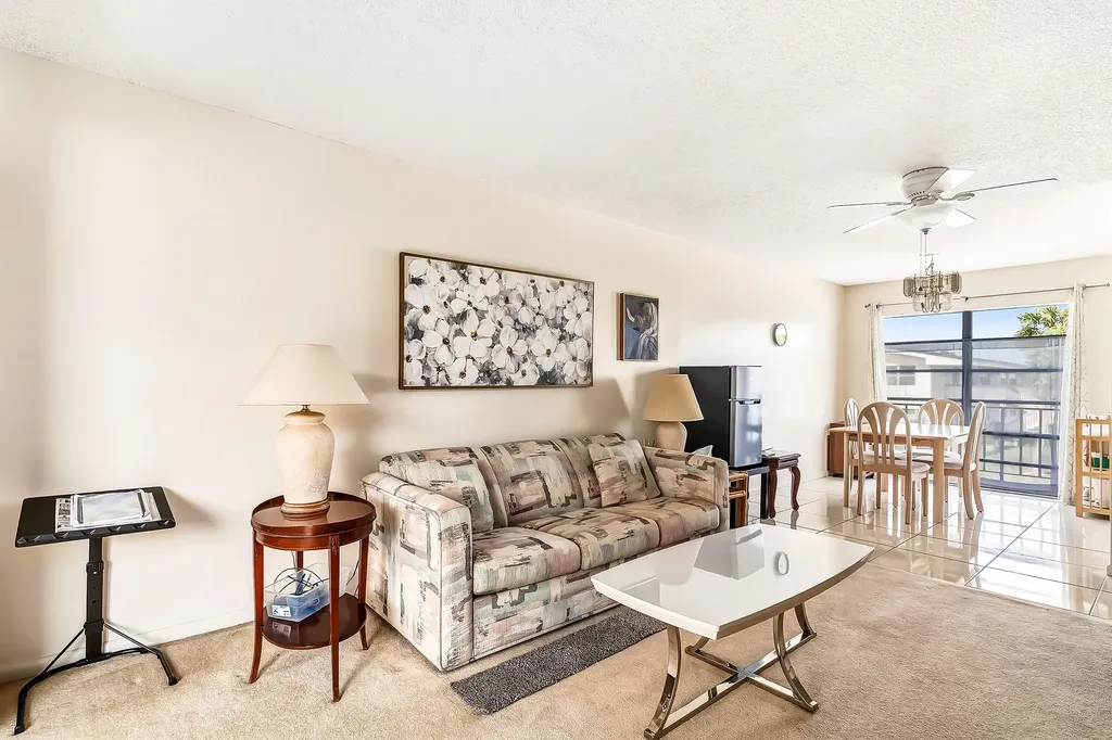 24 Golfs Edge West Palm Beach FL 33417