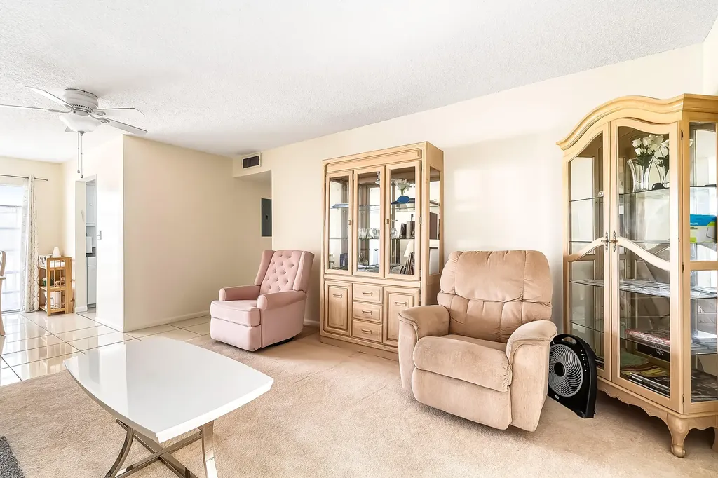 24 Golfs Edge West Palm Beach FL 33417