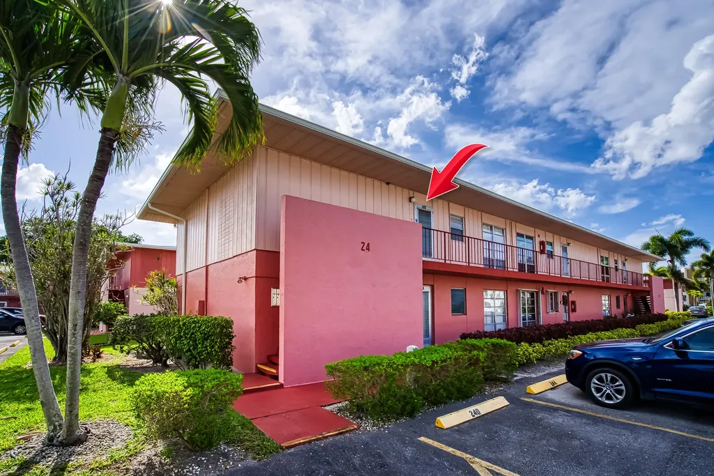 24 Golfs Edge West Palm Beach FL 33417