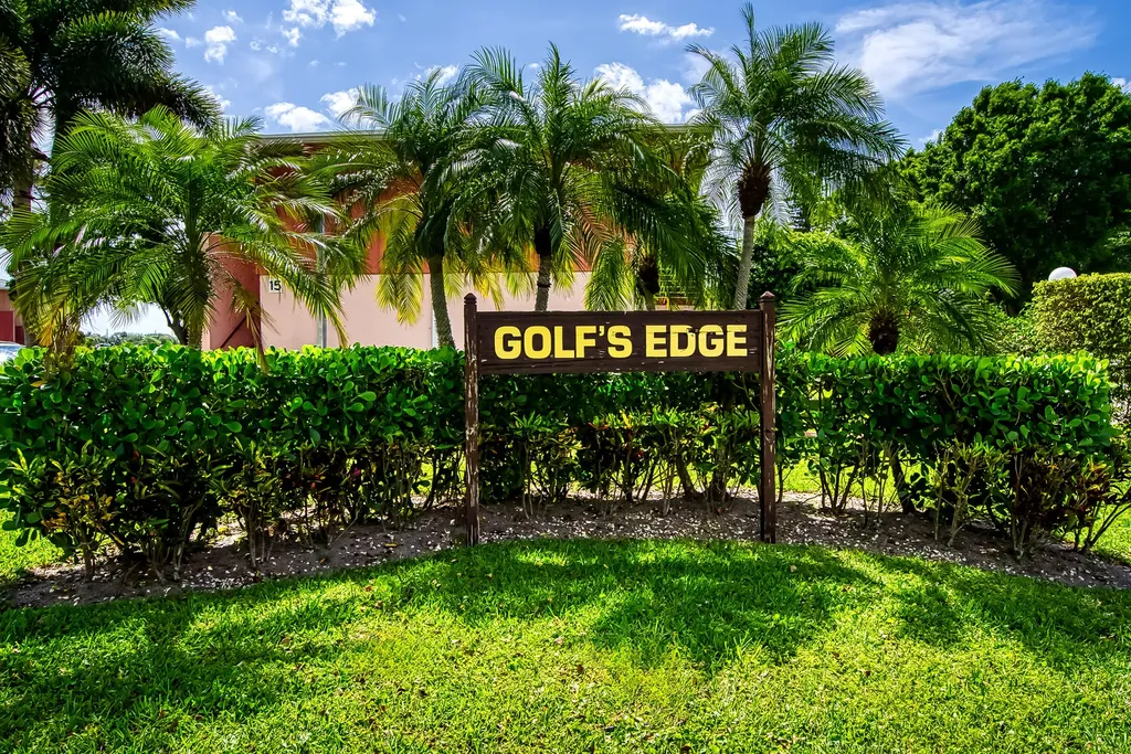 24 Golfs Edge West Palm Beach FL 33417