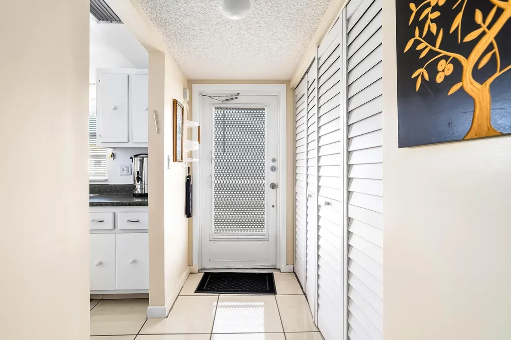 24 Golfs Edge West Palm Beach FL 33417