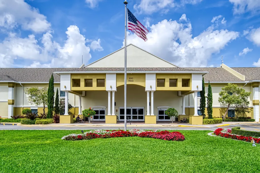 24 Golfs Edge West Palm Beach FL 33417
