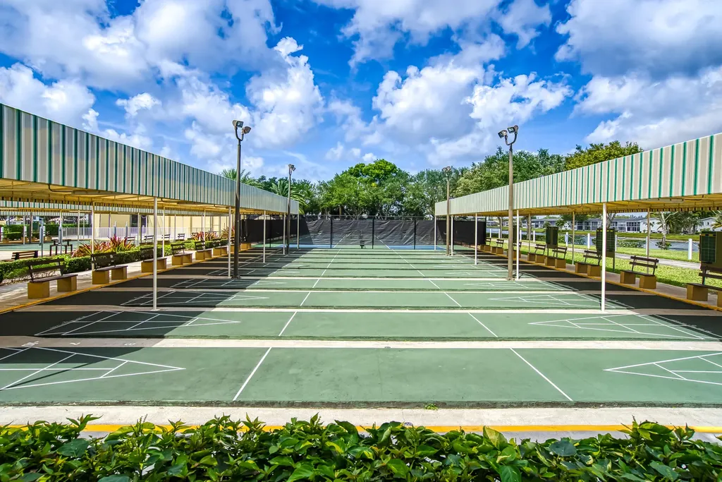 24 Golfs Edge West Palm Beach FL 33417