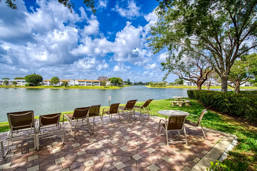 24 Golfs Edge West Palm Beach FL 33417
