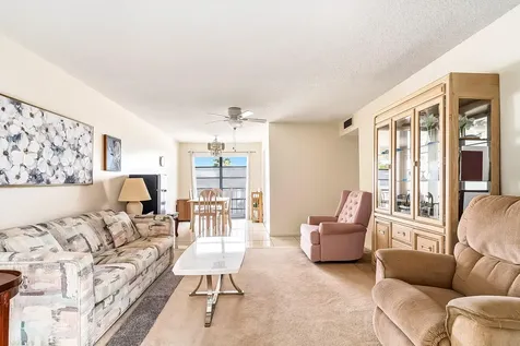 24 Golfs Edge West Palm Beach FL 33417