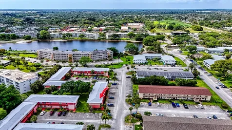 24 Golfs Edge West Palm Beach FL 33417