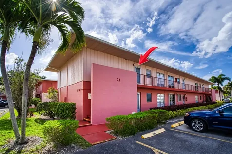 24 Golfs Edge West Palm Beach FL 33417
