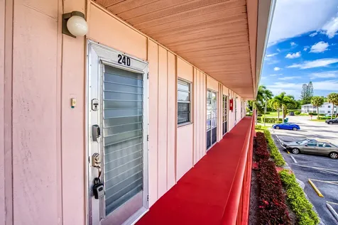24 Golfs Edge West Palm Beach FL 33417