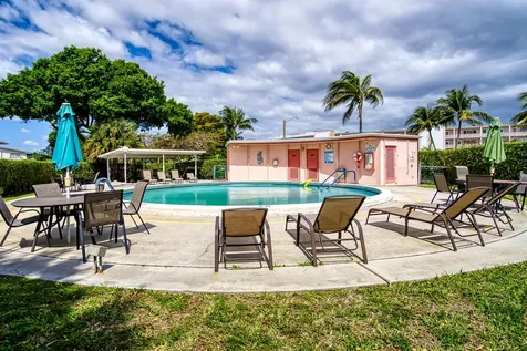 24 Golfs Edge West Palm Beach FL 33417