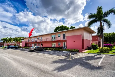 24 Golfs Edge West Palm Beach FL 33417