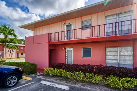 24 Golfs Edge West Palm Beach FL 33417