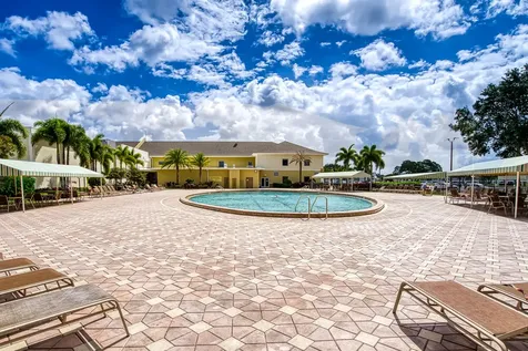 24 Golfs Edge West Palm Beach FL 33417