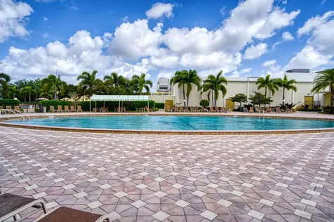 24 Golfs Edge West Palm Beach FL 33417