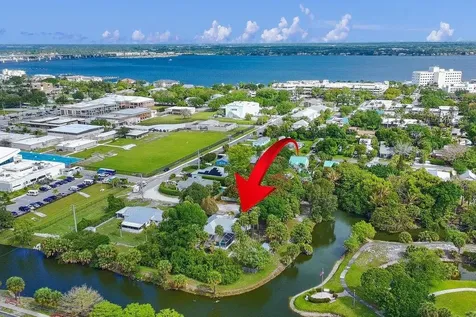 612 SE 6th Street Stuart FL 34994