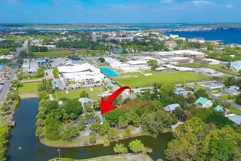 612 SE 6th Street Stuart FL 34994