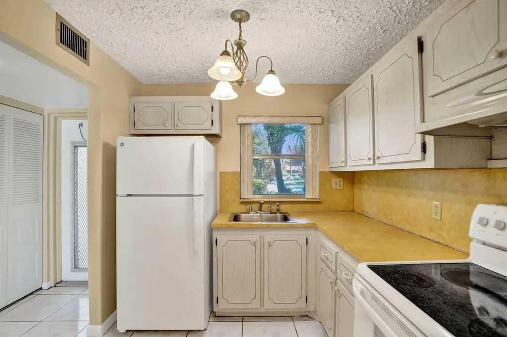 9460 Sunrise Lakes Boulevard Sunrise FL 33322