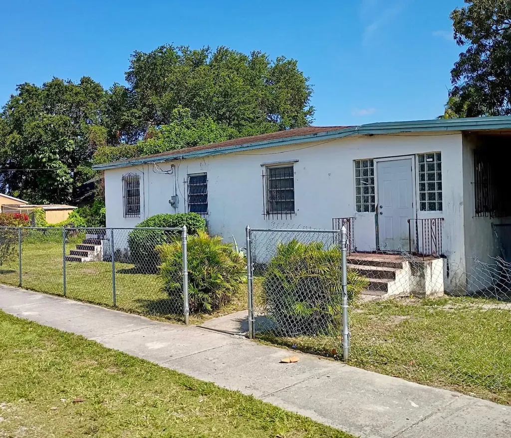 1580 NW 77th Terrace Miami FL 33147