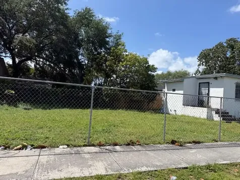 1580 NW 77th Terrace Miami FL 33147