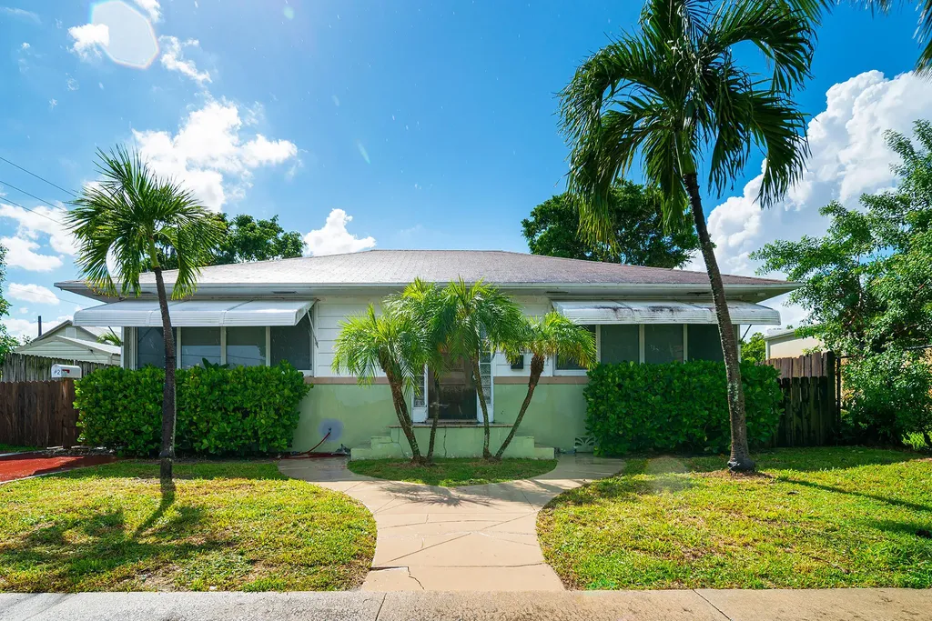727 S M Street Lake Worth Beach FL 33460