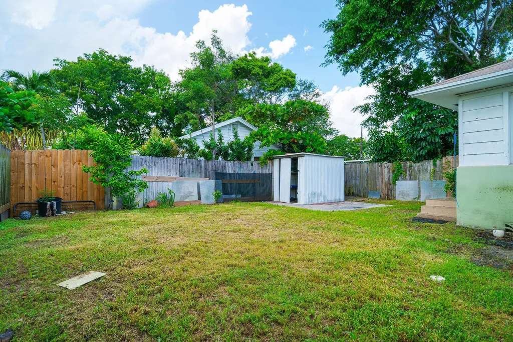 727 S M Street Lake Worth Beach FL 33460