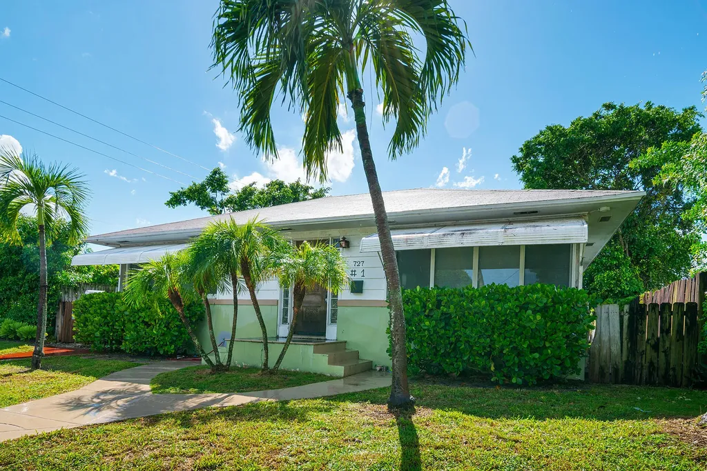 727 S M Street Lake Worth Beach FL 33460