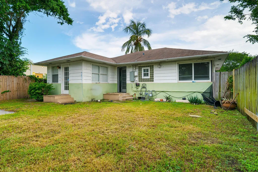 727 S M Street Lake Worth Beach FL 33460