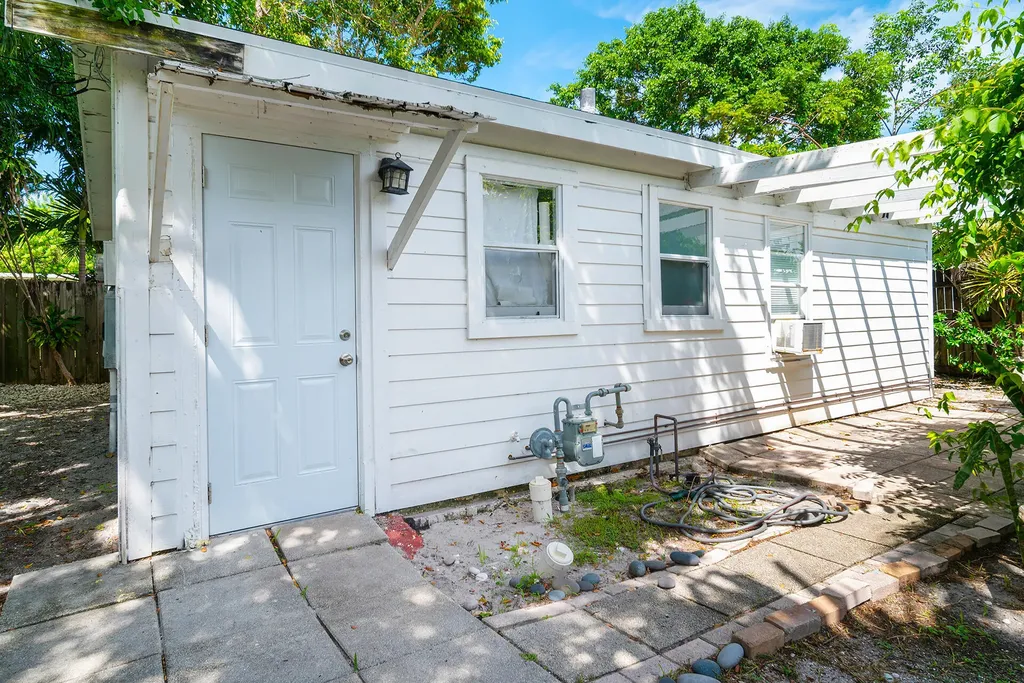 727 S M Street Lake Worth Beach FL 33460