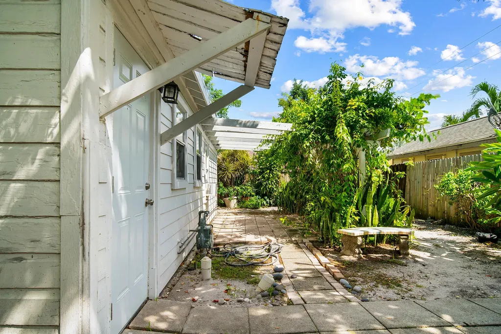 727 S M Street Lake Worth Beach FL 33460