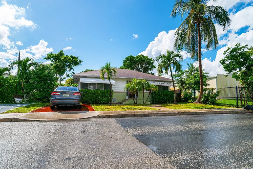 727 S M Street Lake Worth Beach FL 33460