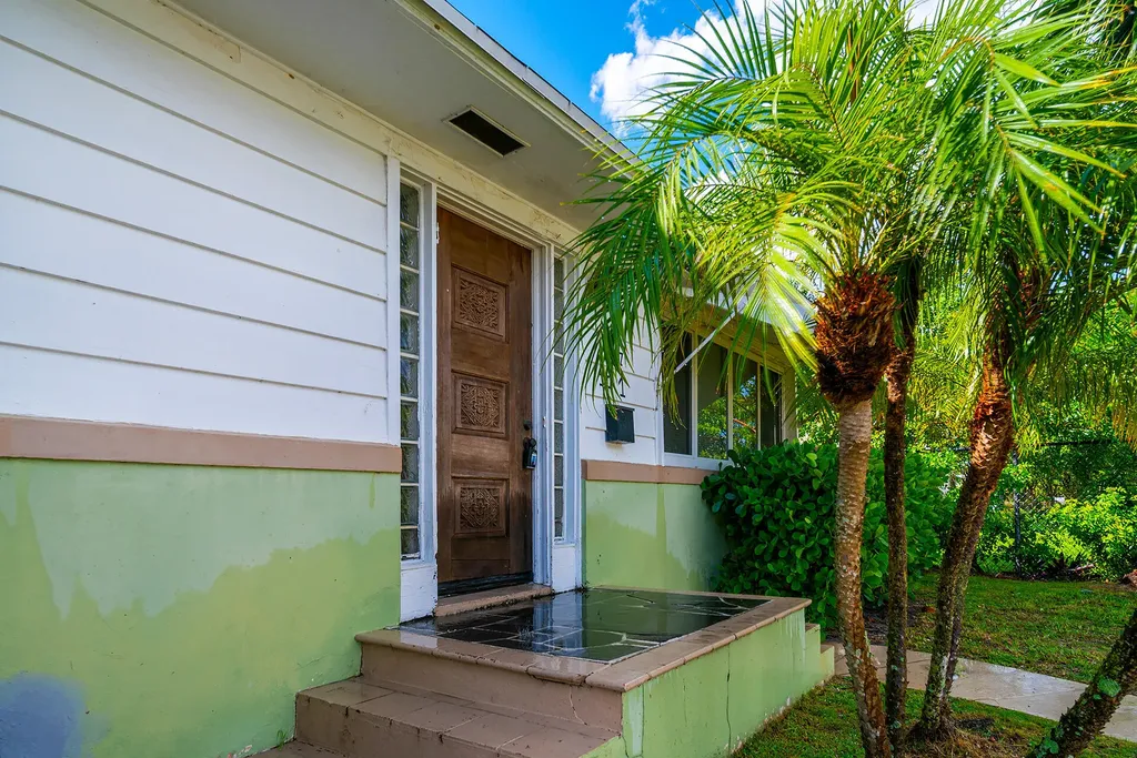 727 S M Street Lake Worth Beach FL 33460