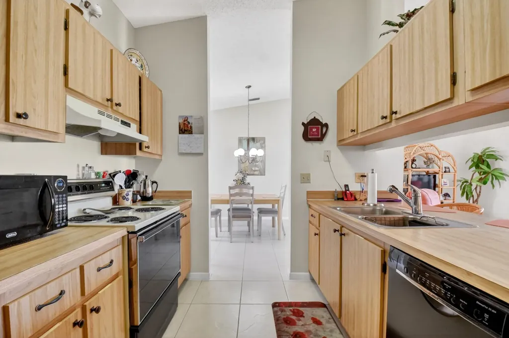 6 Farnworth Drive Boynton Beach FL 33426