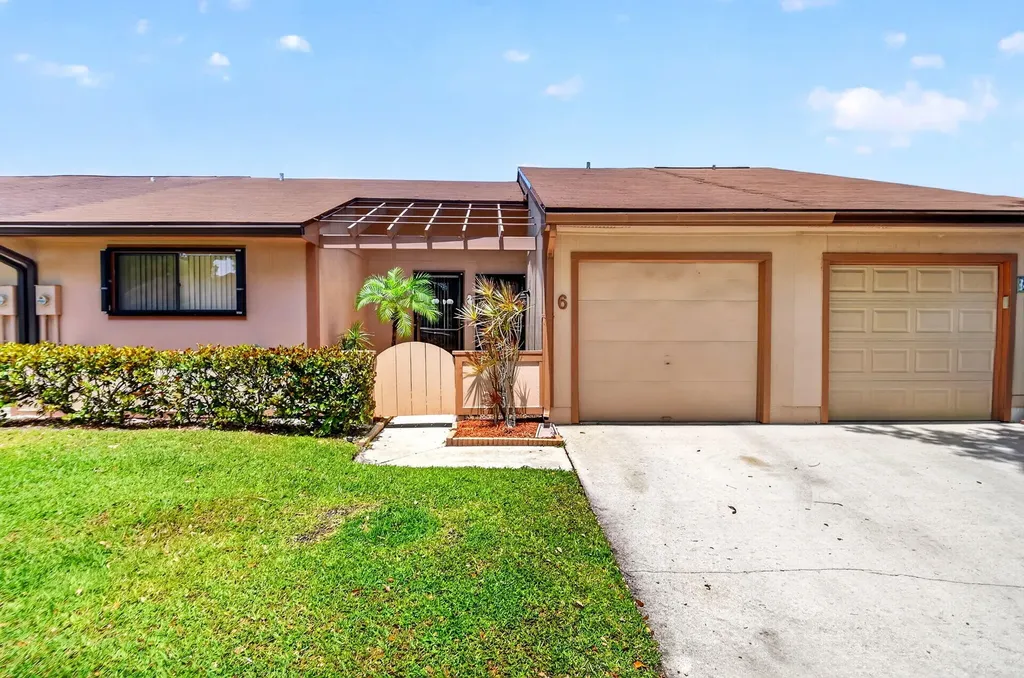 6 Farnworth Drive Boynton Beach FL 33426