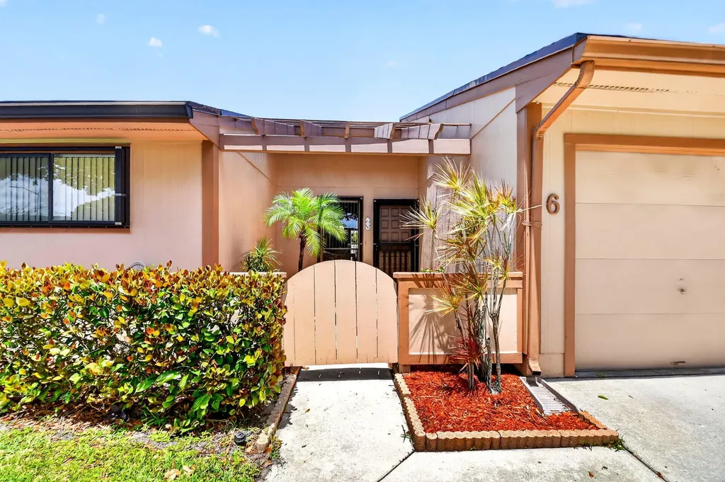 6 Farnworth Drive Boynton Beach FL 33426