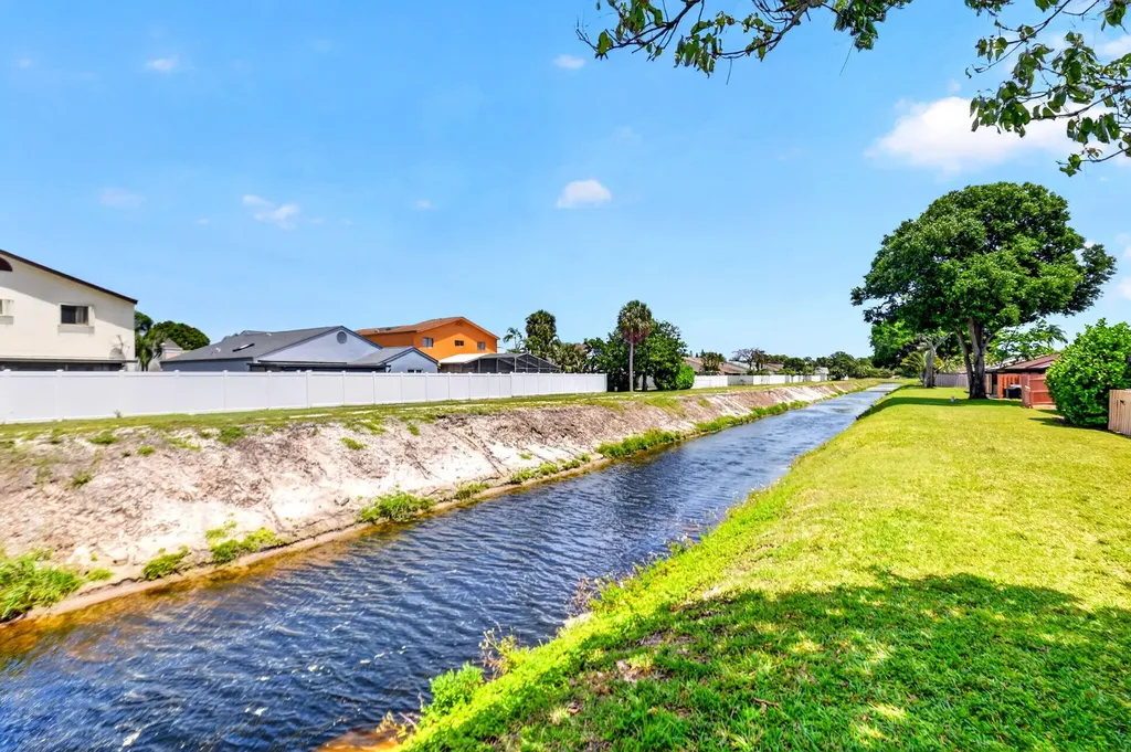 6 Farnworth Drive Boynton Beach FL 33426