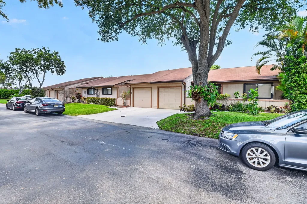 6 Farnworth Drive Boynton Beach FL 33426