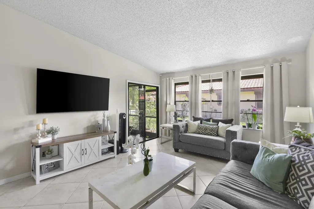 39 Bethesda Park Circle Boynton Beach FL 33435