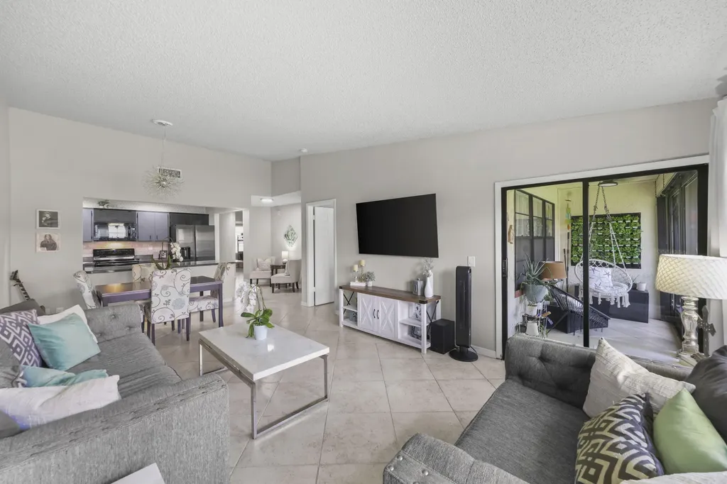 39 Bethesda Park Circle Boynton Beach FL 33435