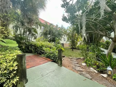 809 W Oakland Park Boulevard Oakland Park FL 33311