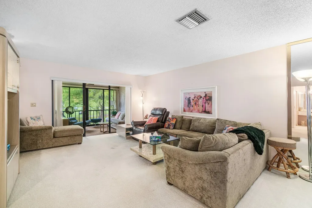 8320 Casa Del Lago Boca Raton FL 33433