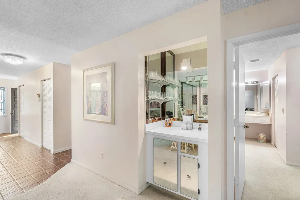 8320 Casa Del Lago Boca Raton FL 33433