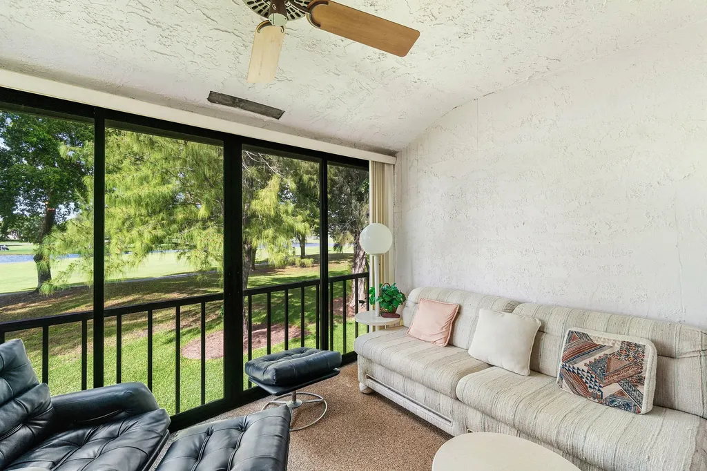 8320 Casa Del Lago Boca Raton FL 33433