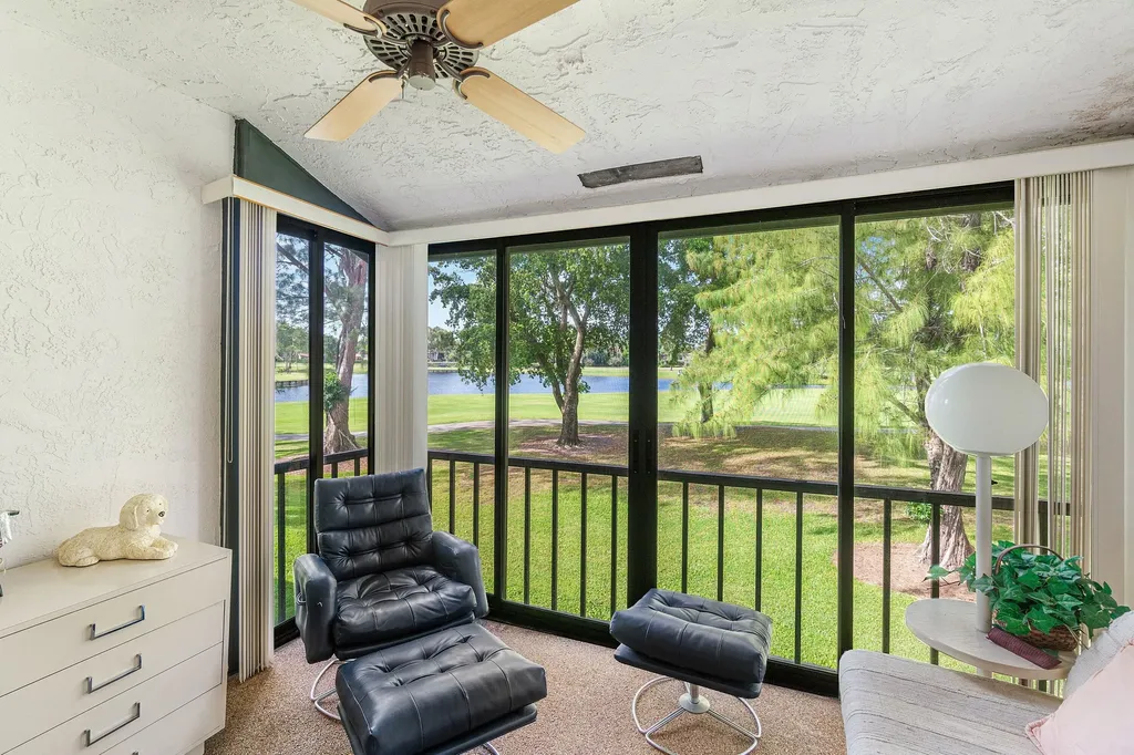 8320 Casa Del Lago Boca Raton FL 33433