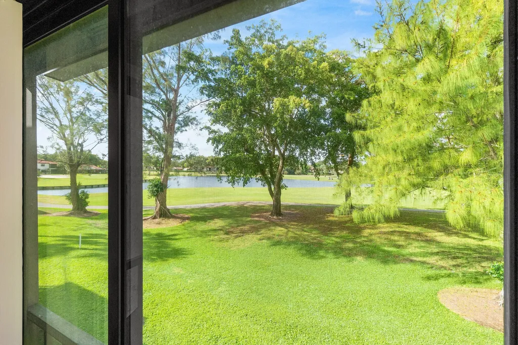8320 Casa Del Lago Boca Raton FL 33433