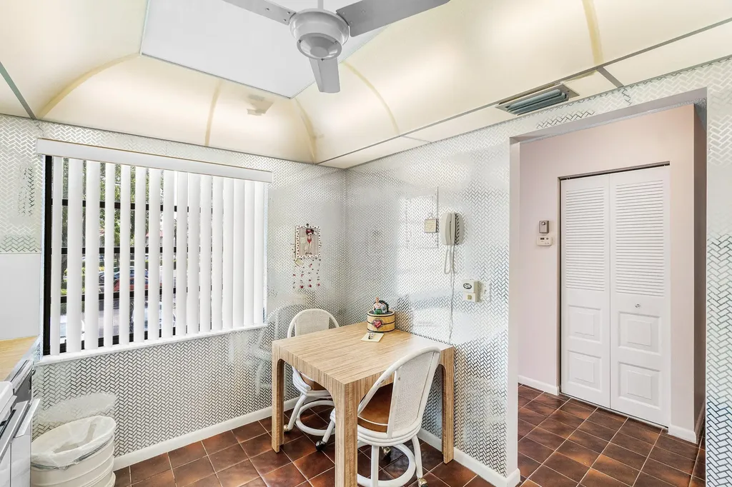 8320 Casa Del Lago Boca Raton FL 33433