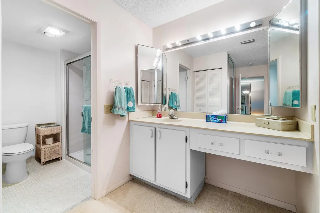 8320 Casa Del Lago Boca Raton FL 33433