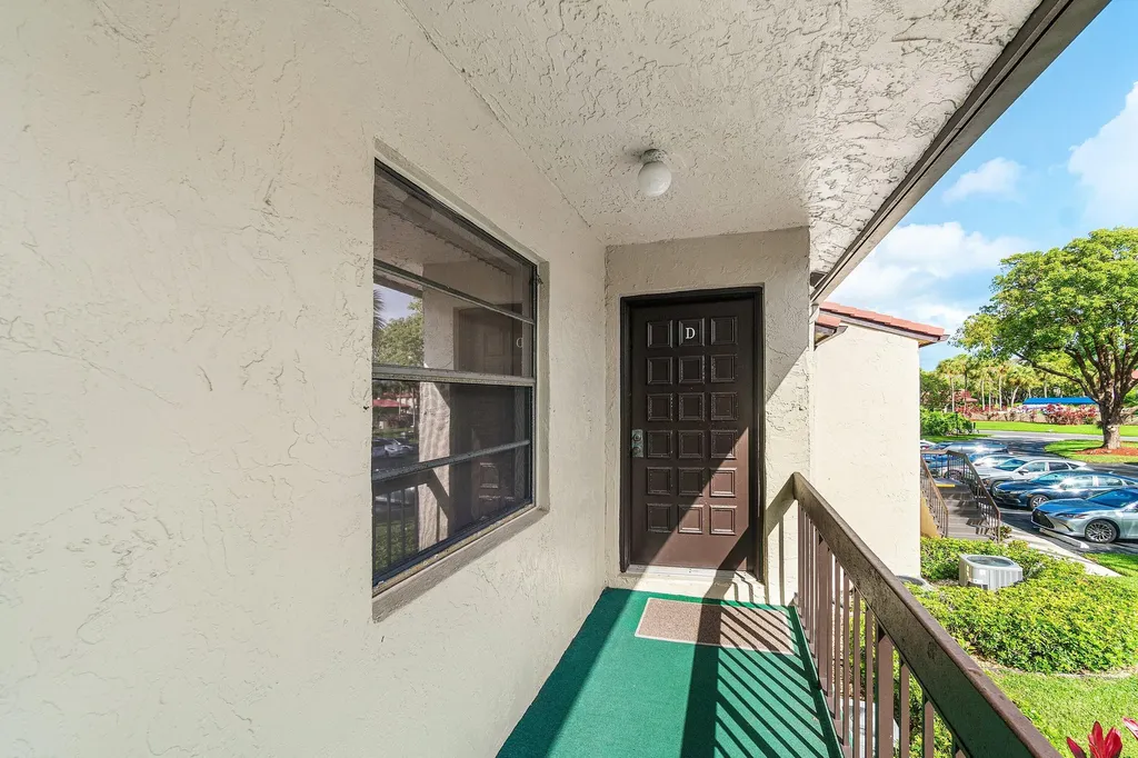 8320 Casa Del Lago Boca Raton FL 33433