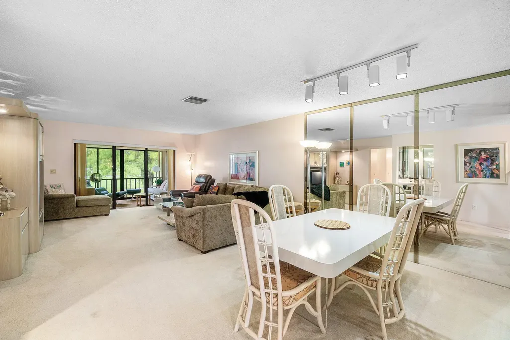 8320 Casa Del Lago Boca Raton FL 33433