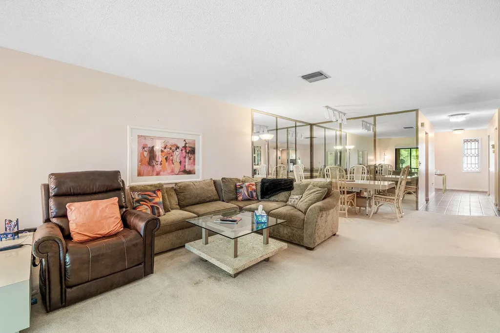 8320 Casa Del Lago Boca Raton FL 33433