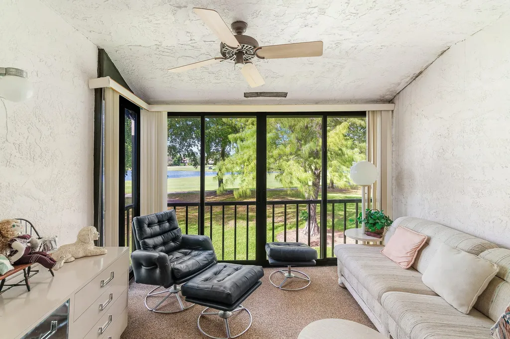 8320 Casa Del Lago Boca Raton FL 33433